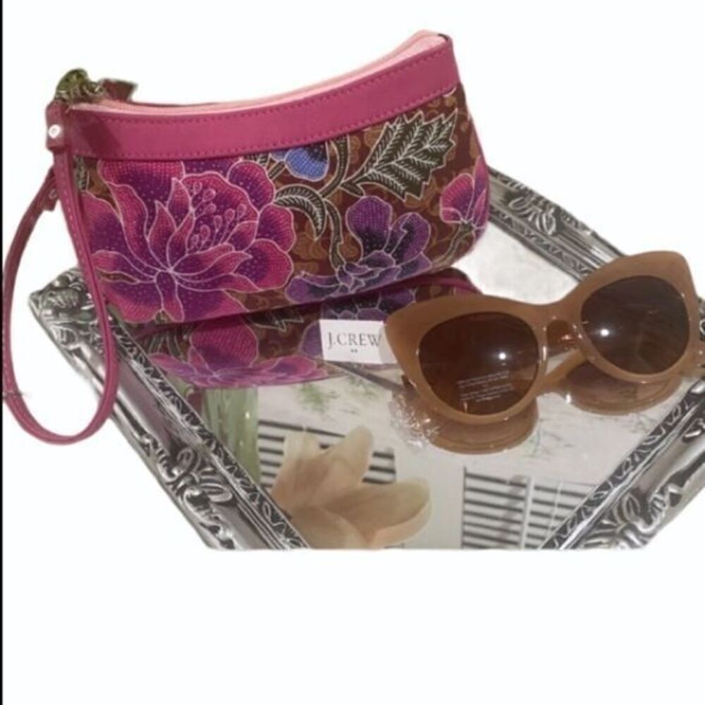 𝅺FION Poon Wristlet